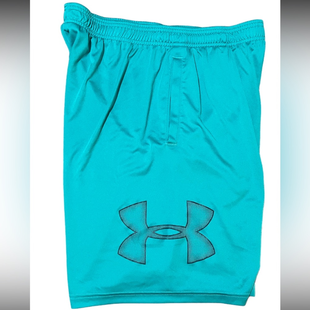 Under Armour short loose coupe